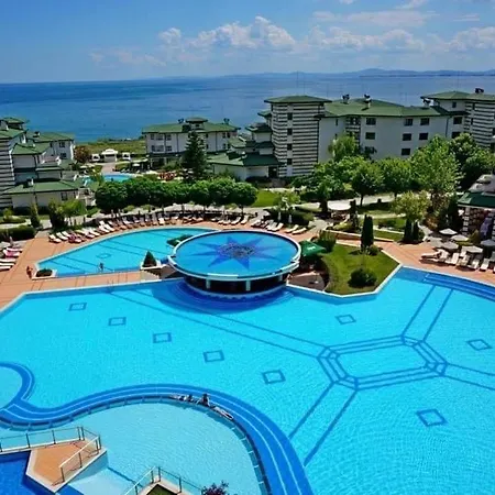 Апартамент Exclusive Private In The Emerald Complex Равда
